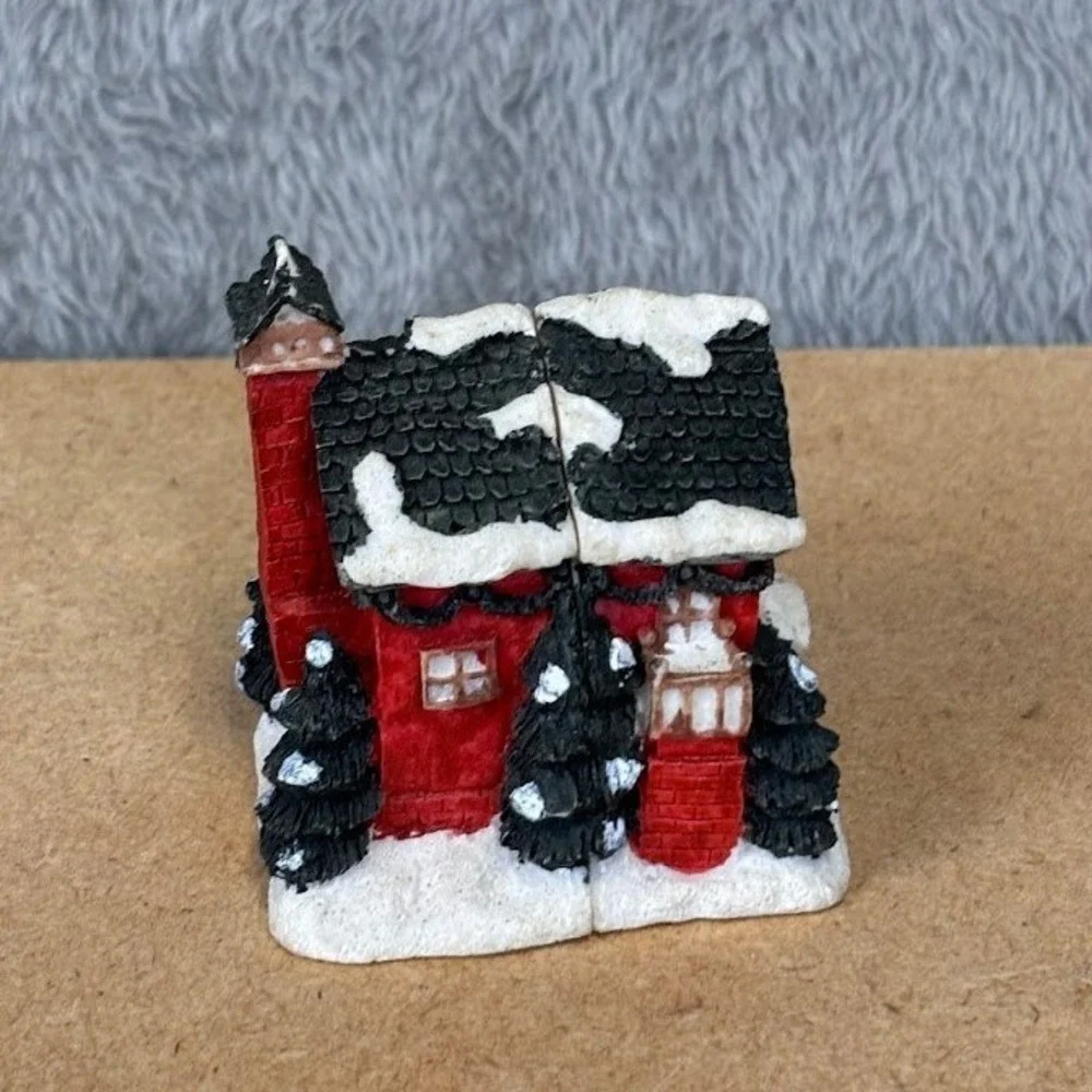 Carol Wright Gifts Miniature Hinged Christmas Santa Workshop Cottage Figurine